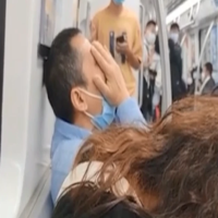 得知母亲出事男子在地铁痛哭  CDN加速流量包双十一返场特惠价